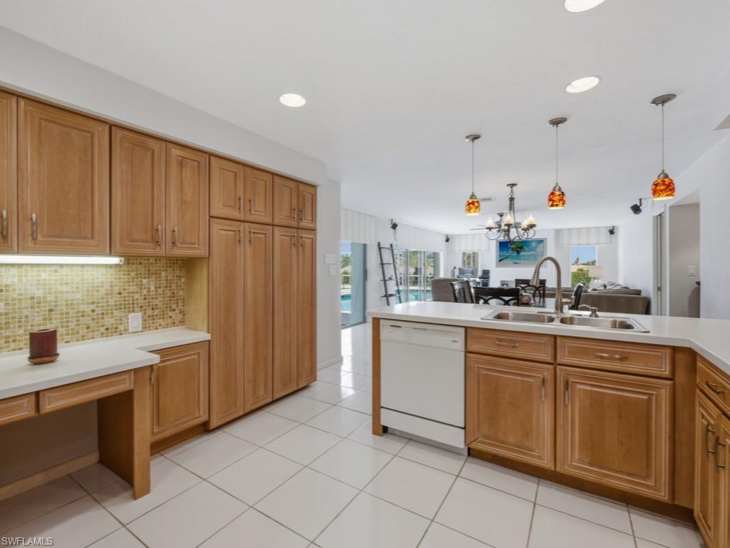 MARCO BEACH - Residential