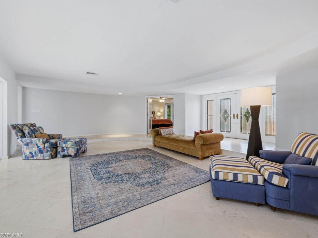 MARCO BEACH - Residential