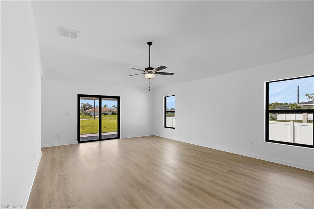 MIRROR LAKES - Residential