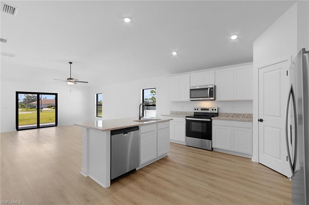 MIRROR LAKES - Residential