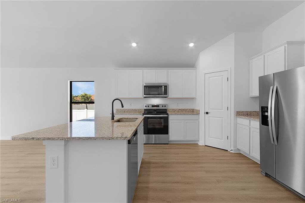 MIRROR LAKES - Residential