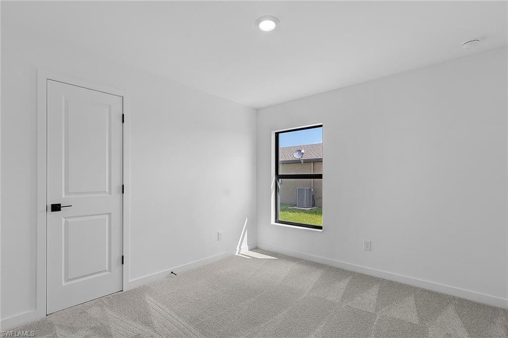 MIRROR LAKES - Residential