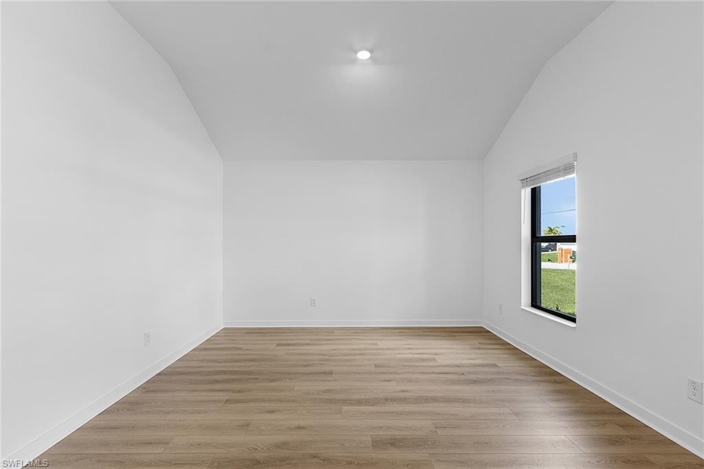 MIRROR LAKES - Residential