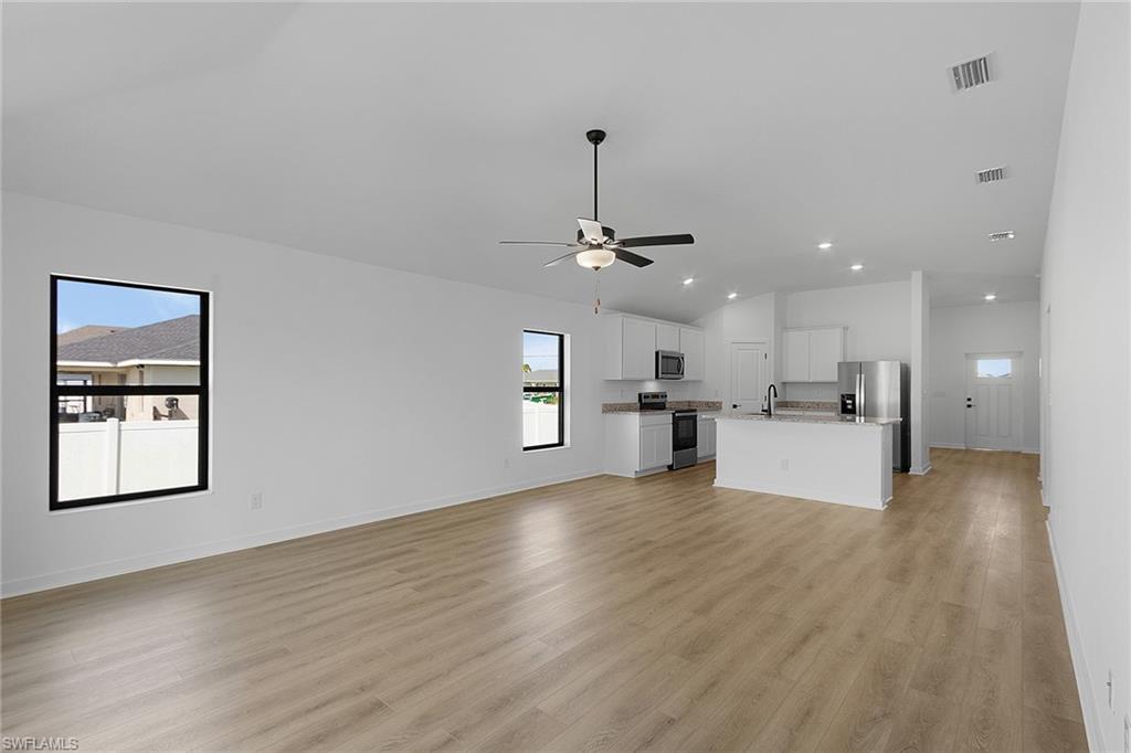 MIRROR LAKES - Residential