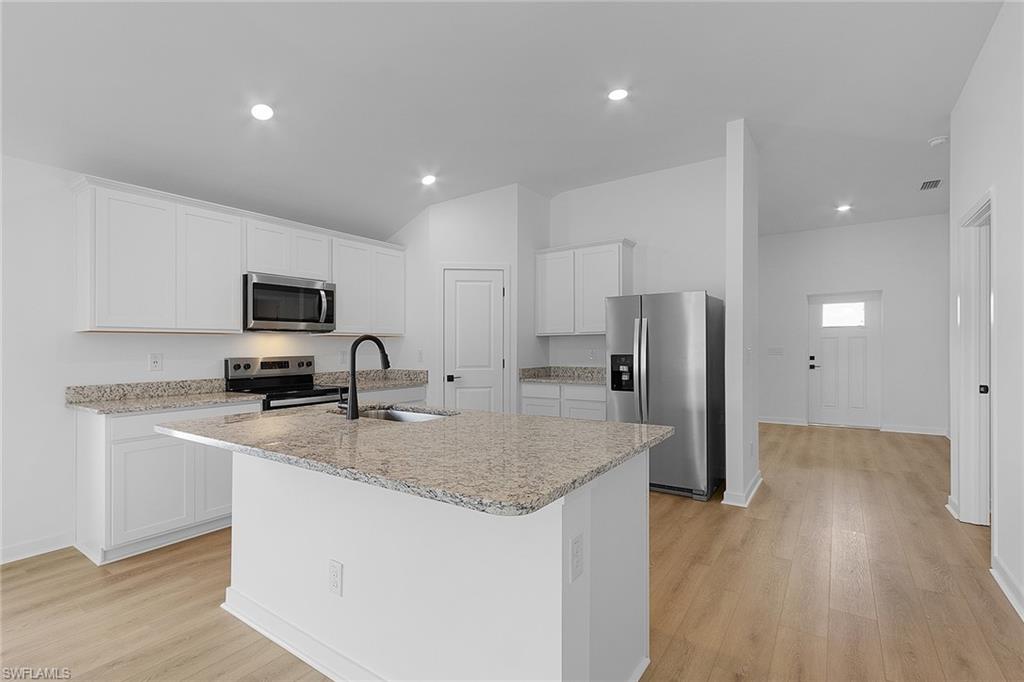 MIRROR LAKES - Residential