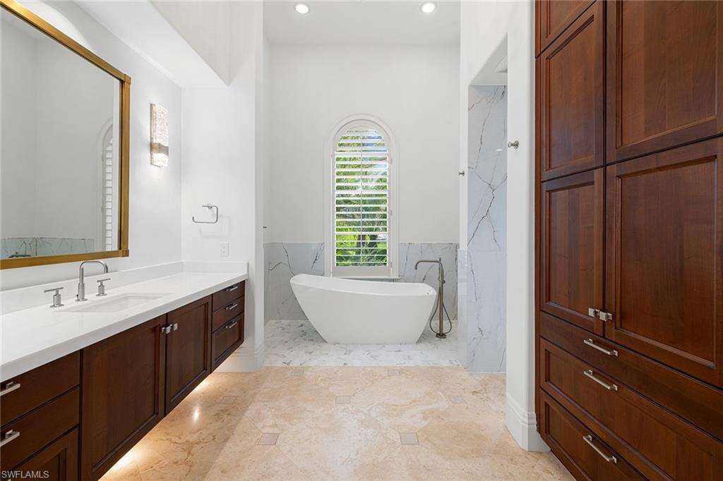 ESCADA AT TIBURON - Residential