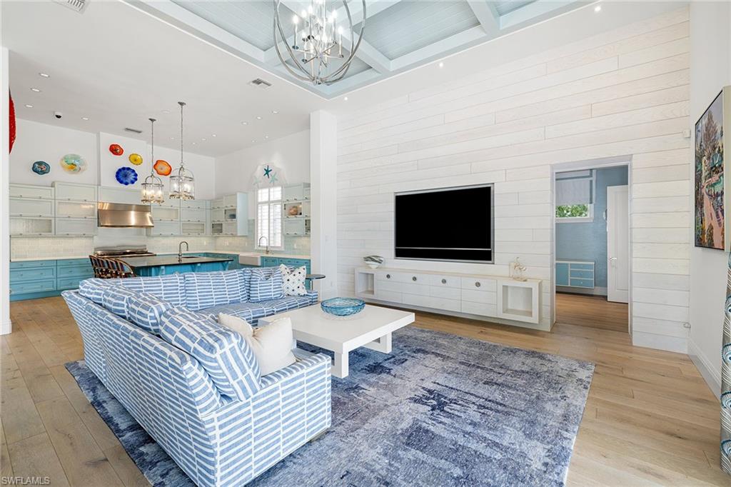 ESCADA AT TIBURON - Residential