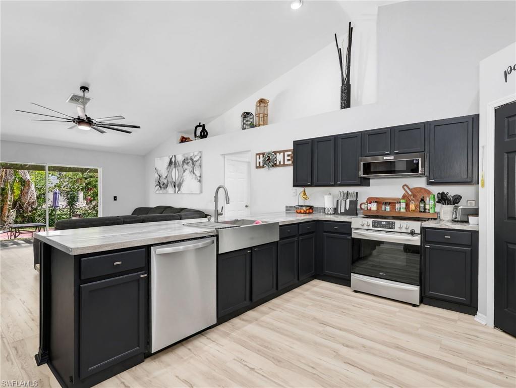 CAPE CORAL - Residential