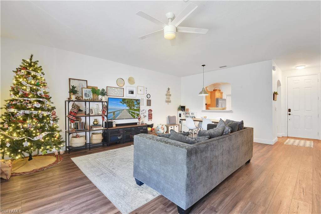 COLONNADE AT FORUM - Residential