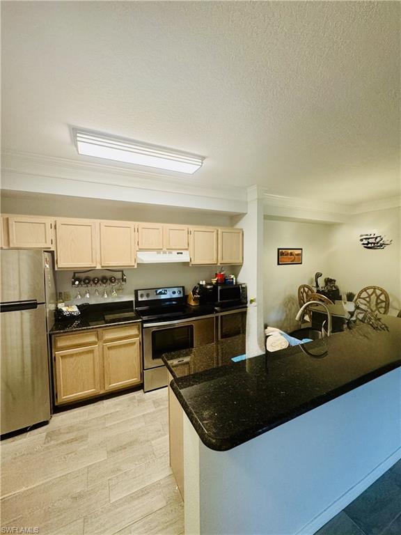 ROYAL GREENS - Residential Lease