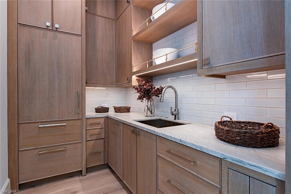 MOORINGS - Residential