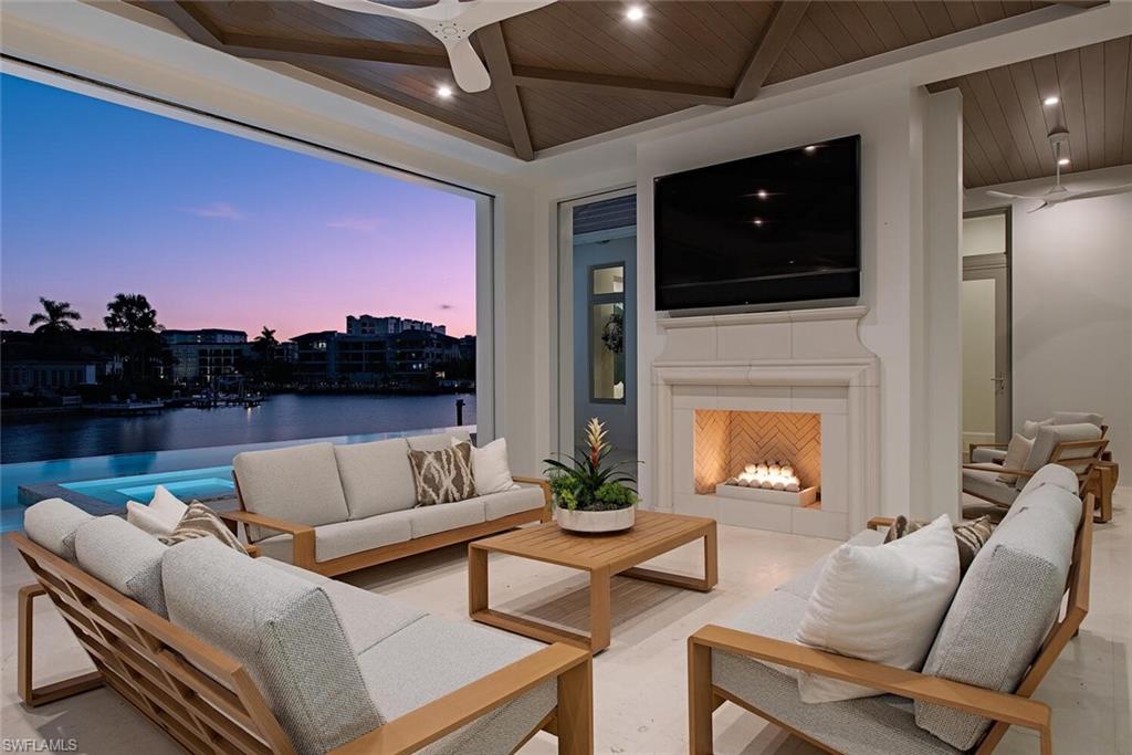 306 Spring Line DR
