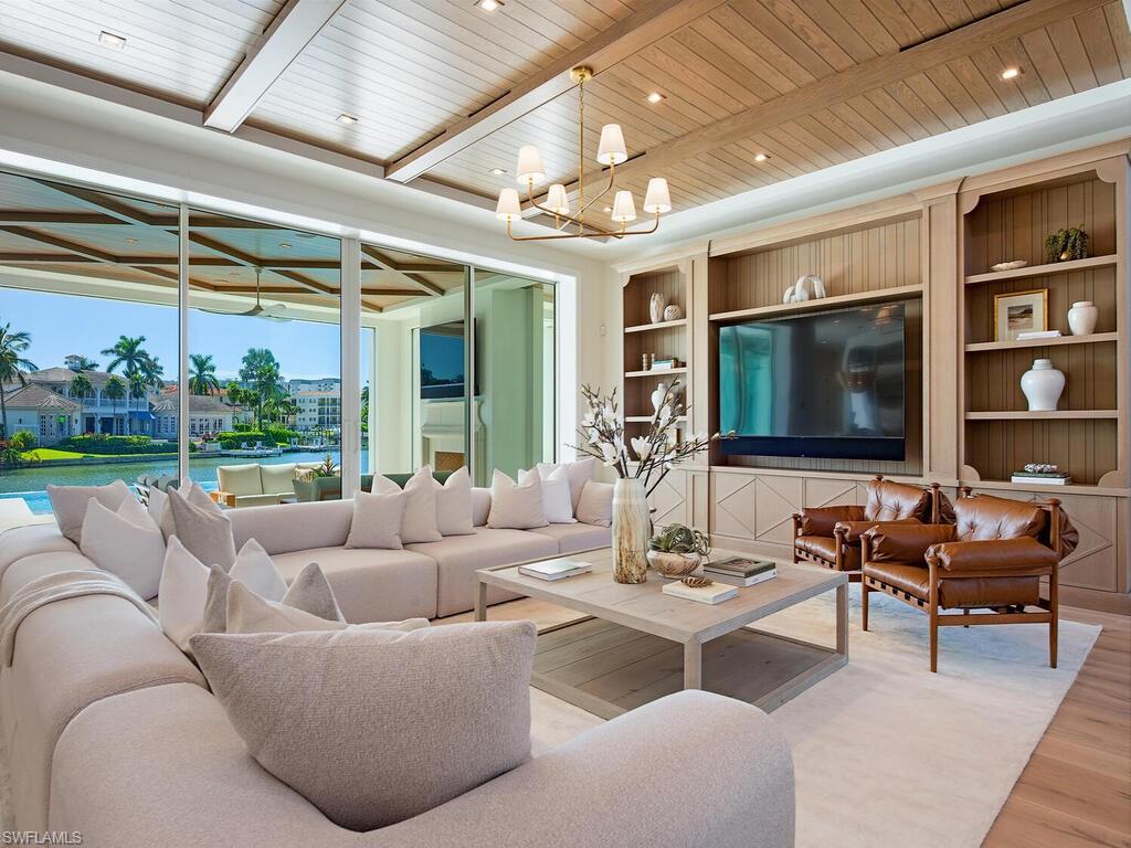 MOORINGS - Residential