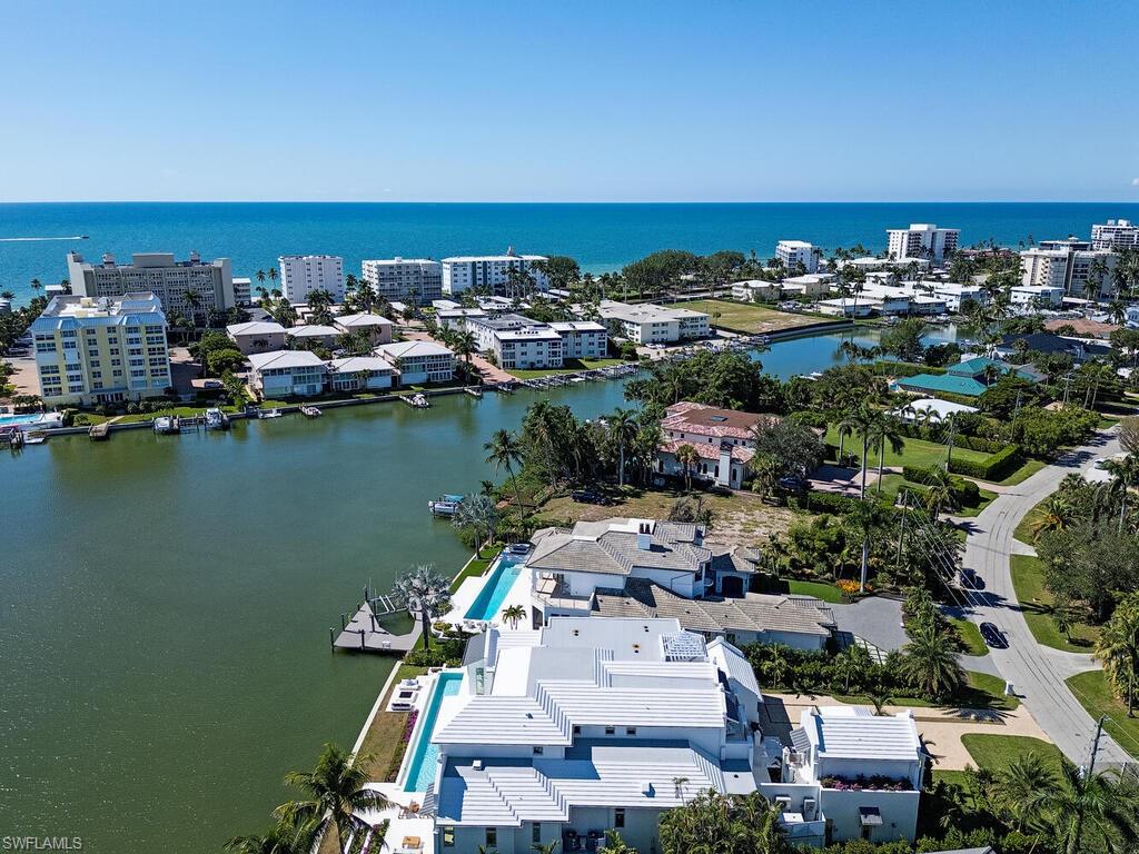 MOORINGS - Residential