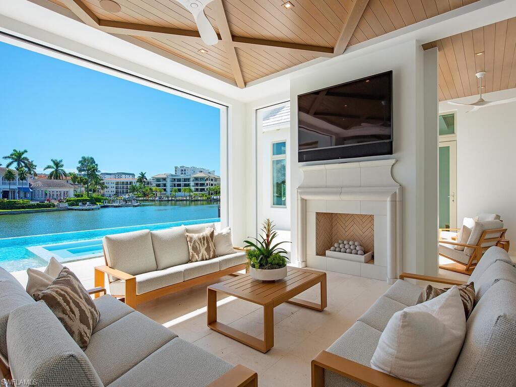 MOORINGS - Residential