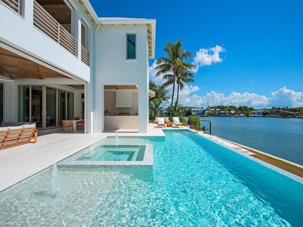 MOORINGS - Residential