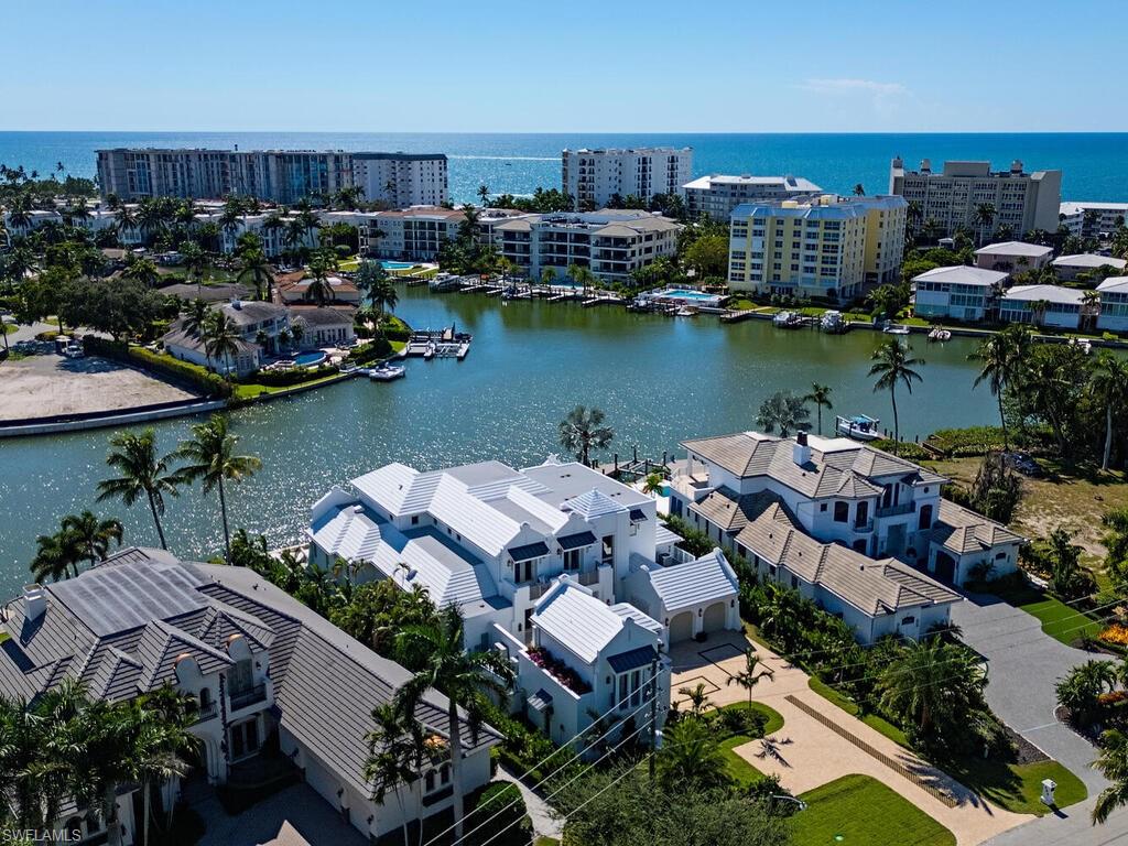 MOORINGS - Residential