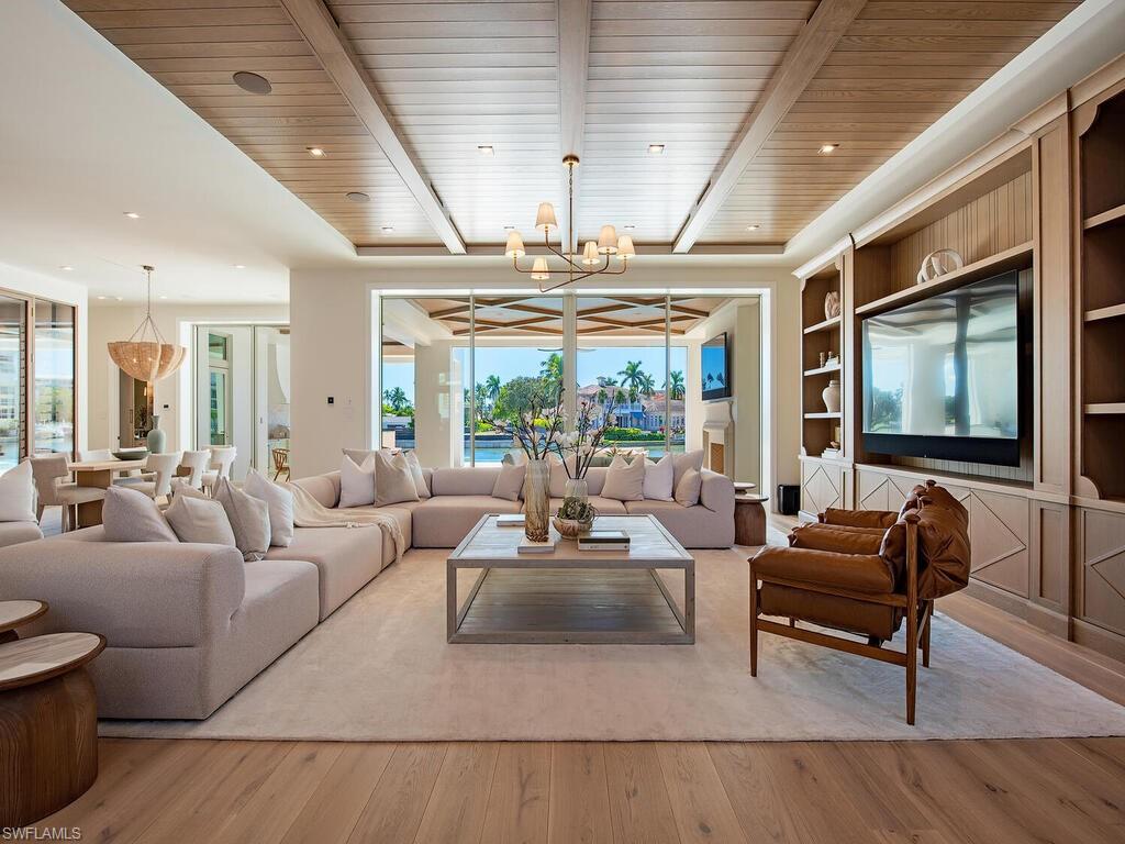 MOORINGS - Residential