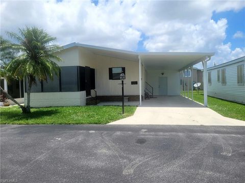 Manufactured Home in NAPLES FL 31 Amethyst AVE.jpg