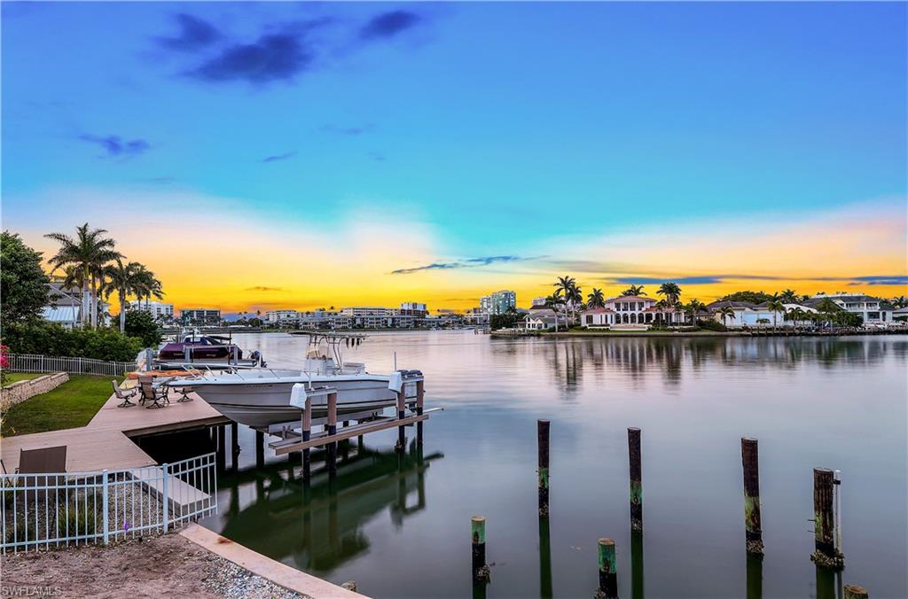 MOORINGS - Residential