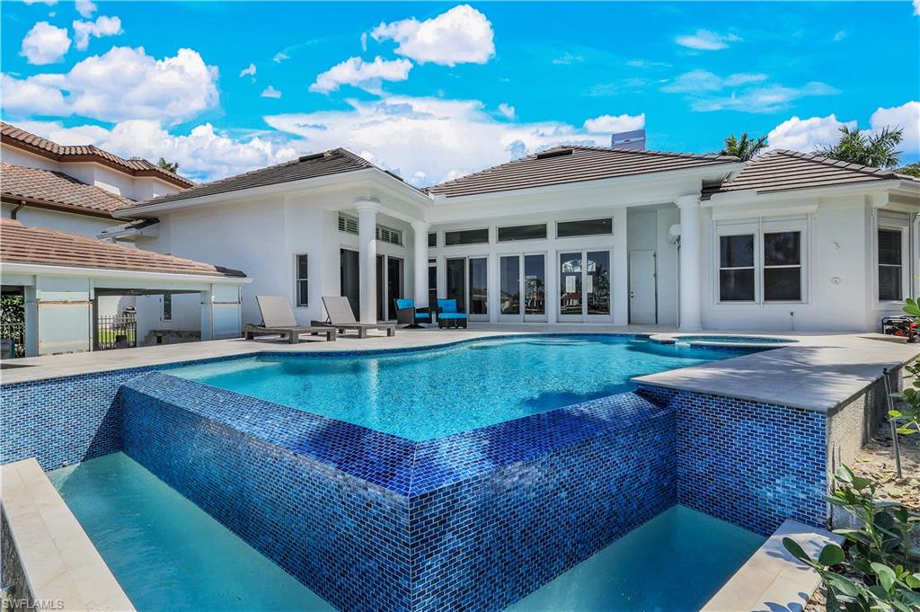 MOORINGS - Residential