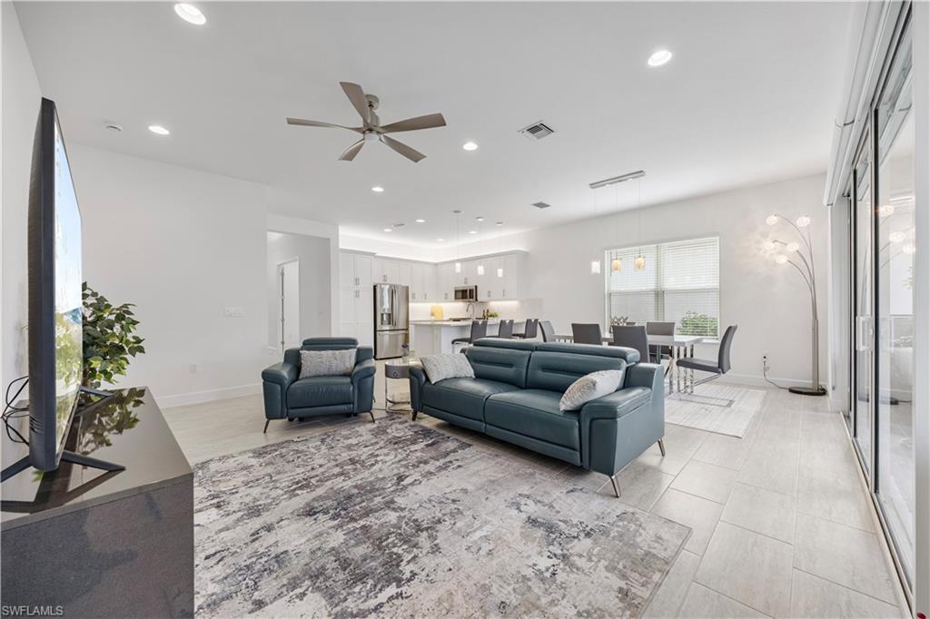 VALENCIA TRAILS - Residential