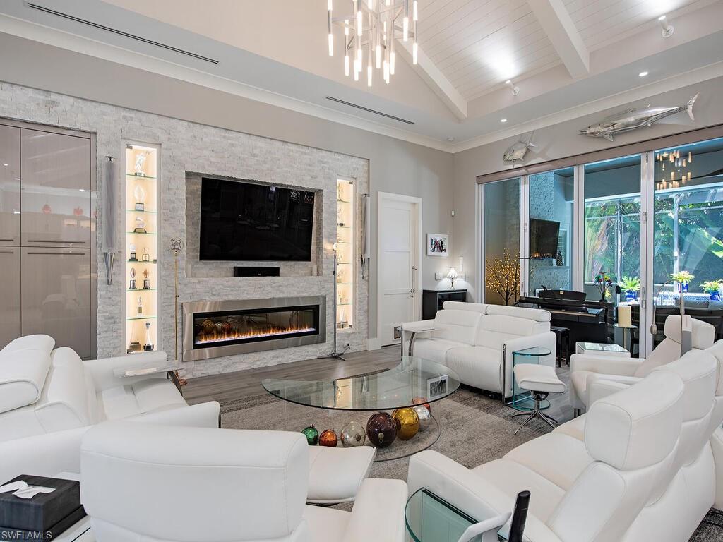 MOORINGS - Residential