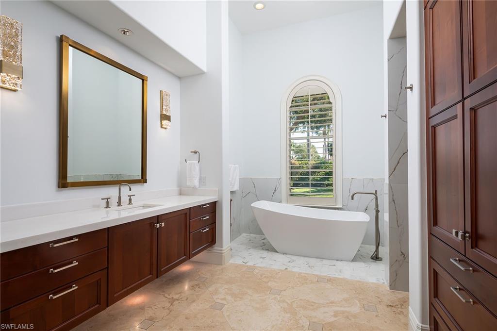 ESCADA AT TIBURON - Residential