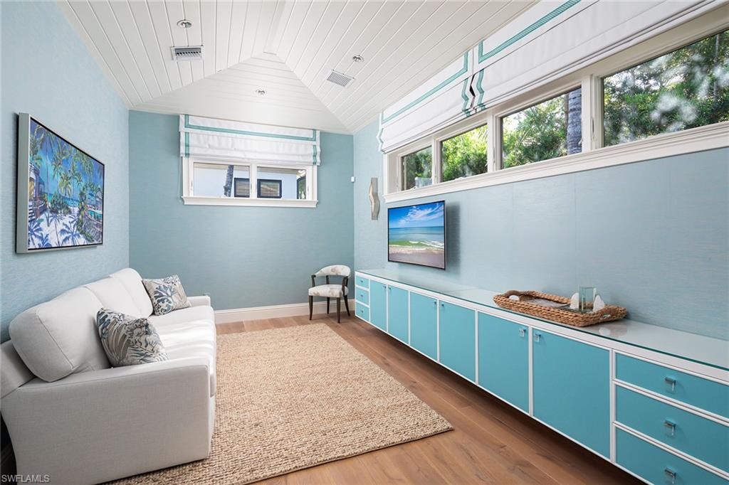 ESCADA AT TIBURON - Residential