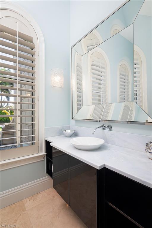 ESCADA AT TIBURON - Residential