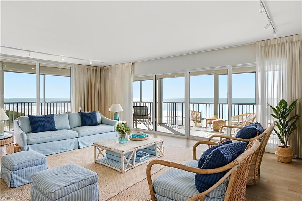 ISLAND REEF CLUB - Residential