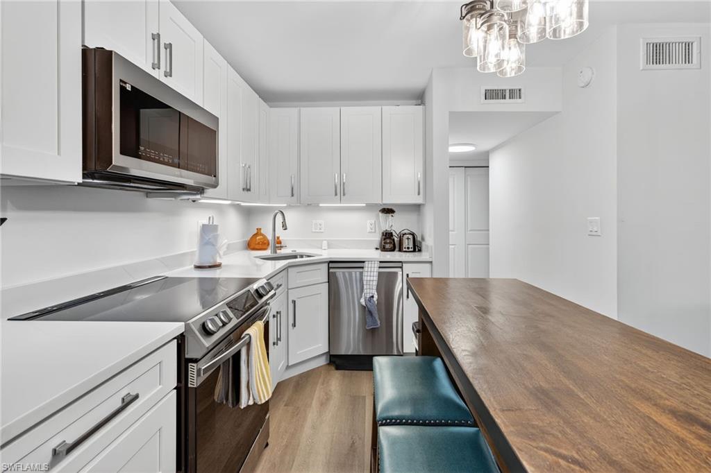 VILLE DE MARCO - Residential Lease