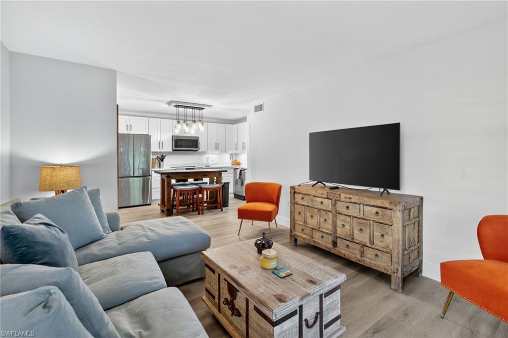 VILLE DE MARCO - Residential Lease