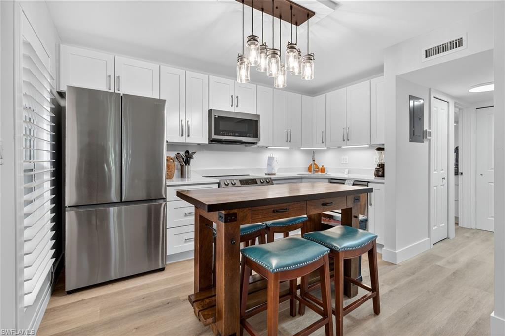 VILLE DE MARCO - Residential Lease