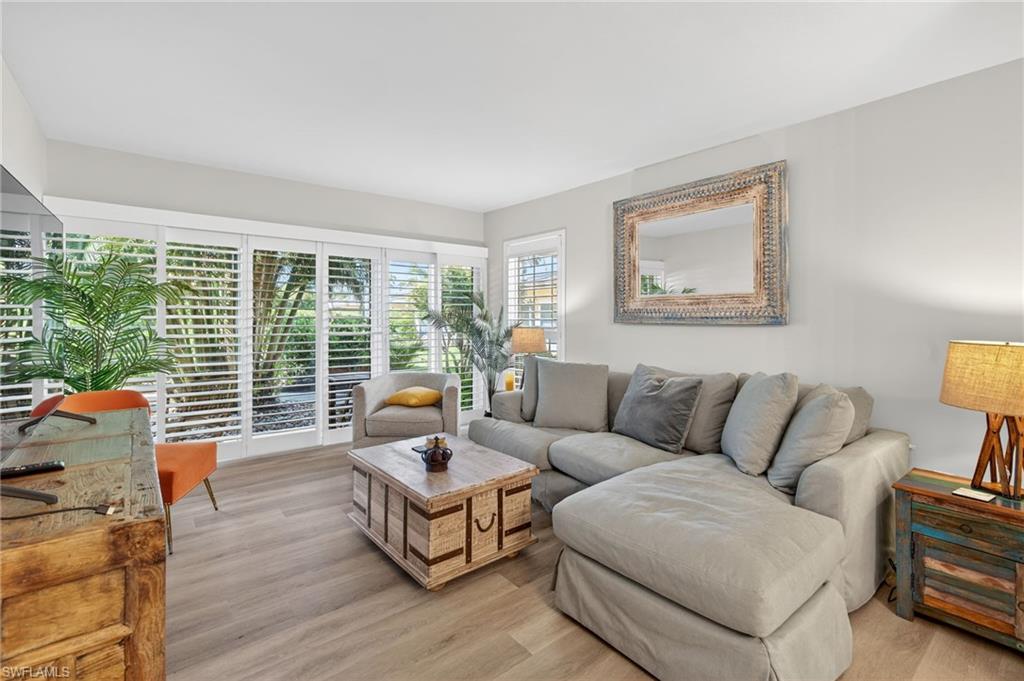 VILLE DE MARCO - Residential Lease