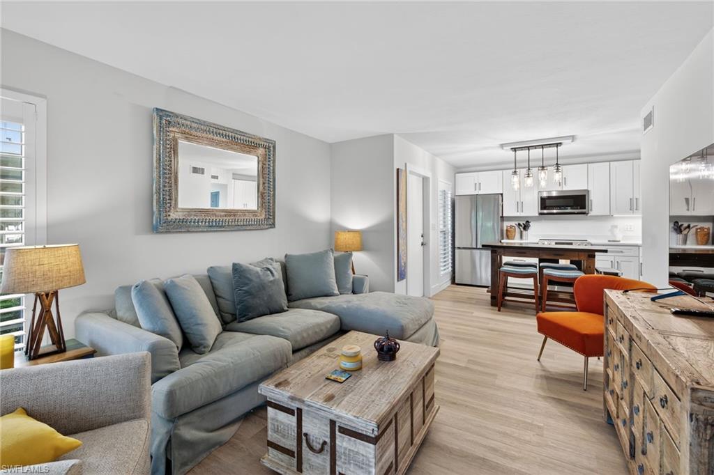 VILLE DE MARCO - Residential Lease