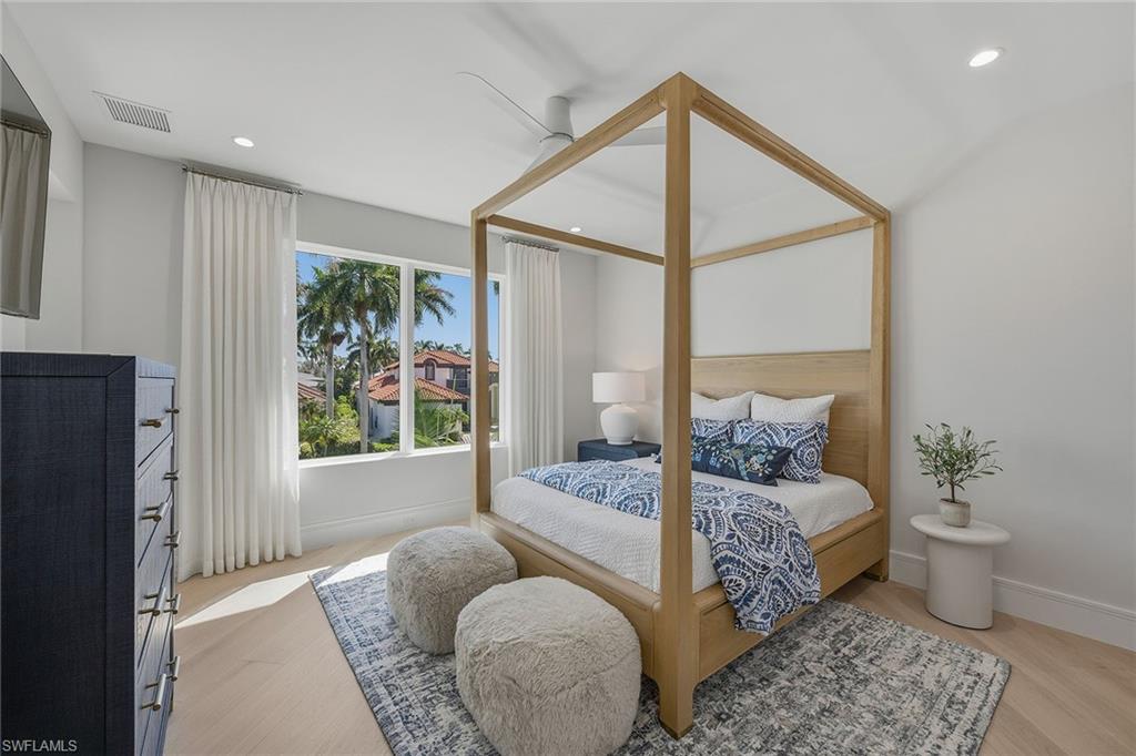 MOORINGS - Residential