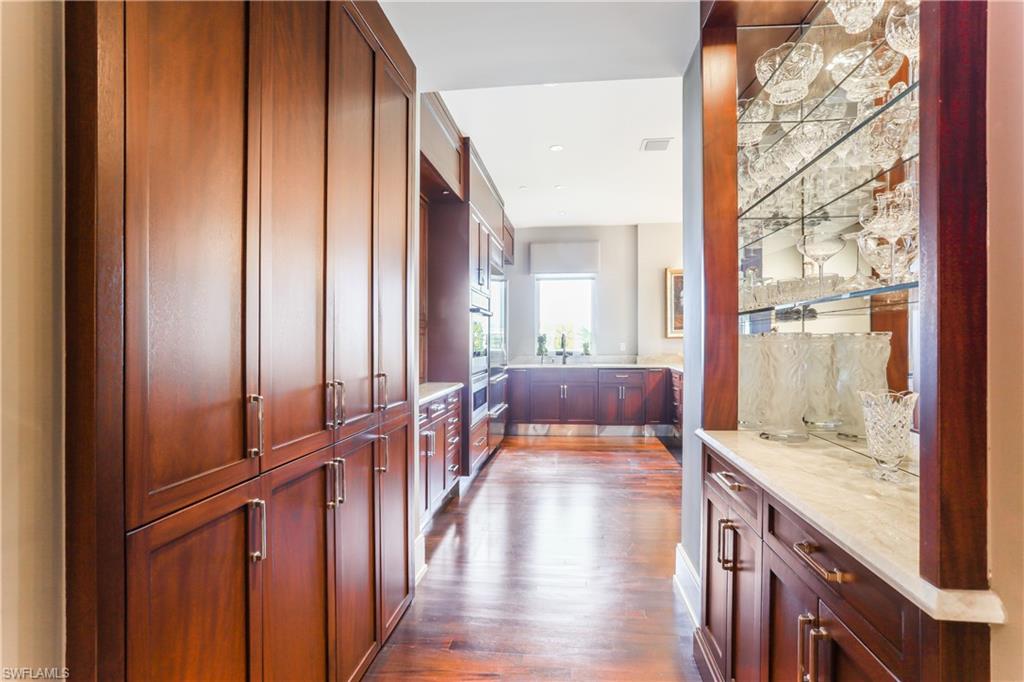 ROOFTOPS ON FOURTH - Residential