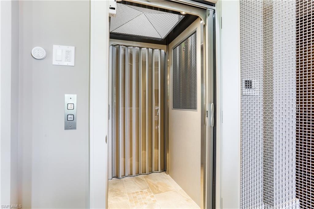 ROOFTOPS ON FOURTH - Residential