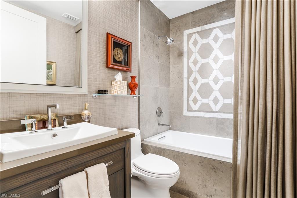 ROOFTOPS ON FOURTH - Residential