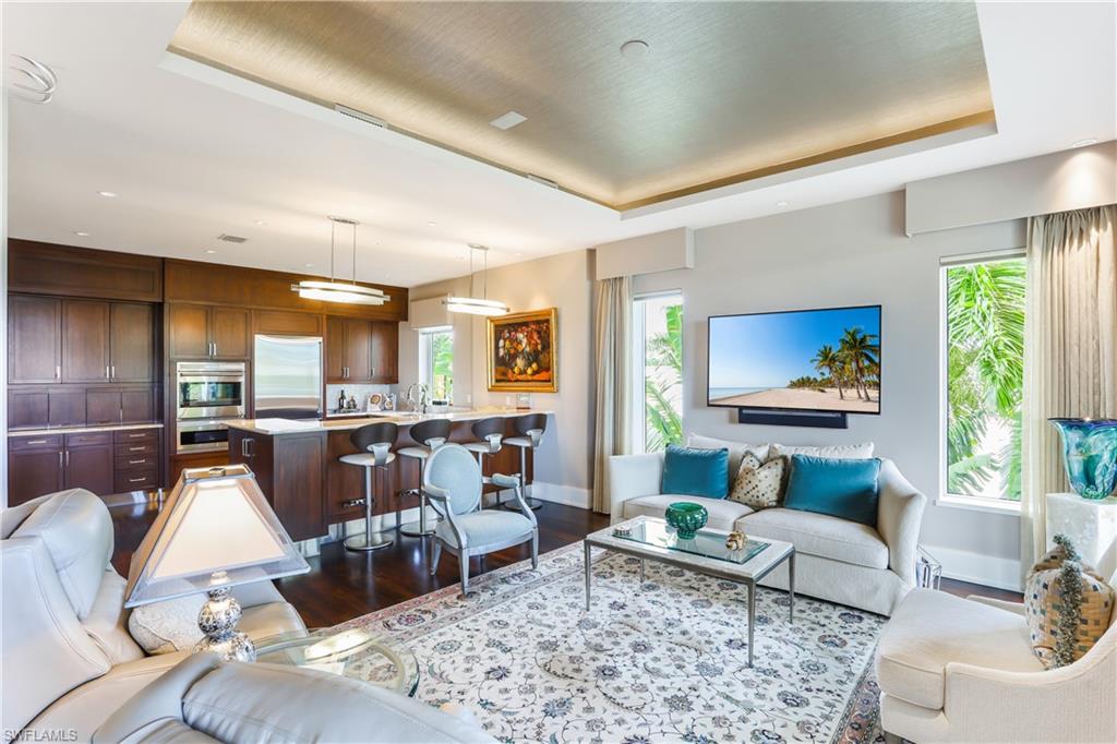 ROOFTOPS ON FOURTH - Residential