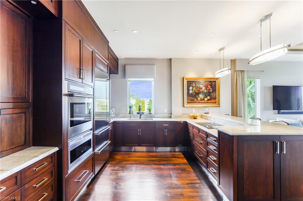 ROOFTOPS ON FOURTH - Residential