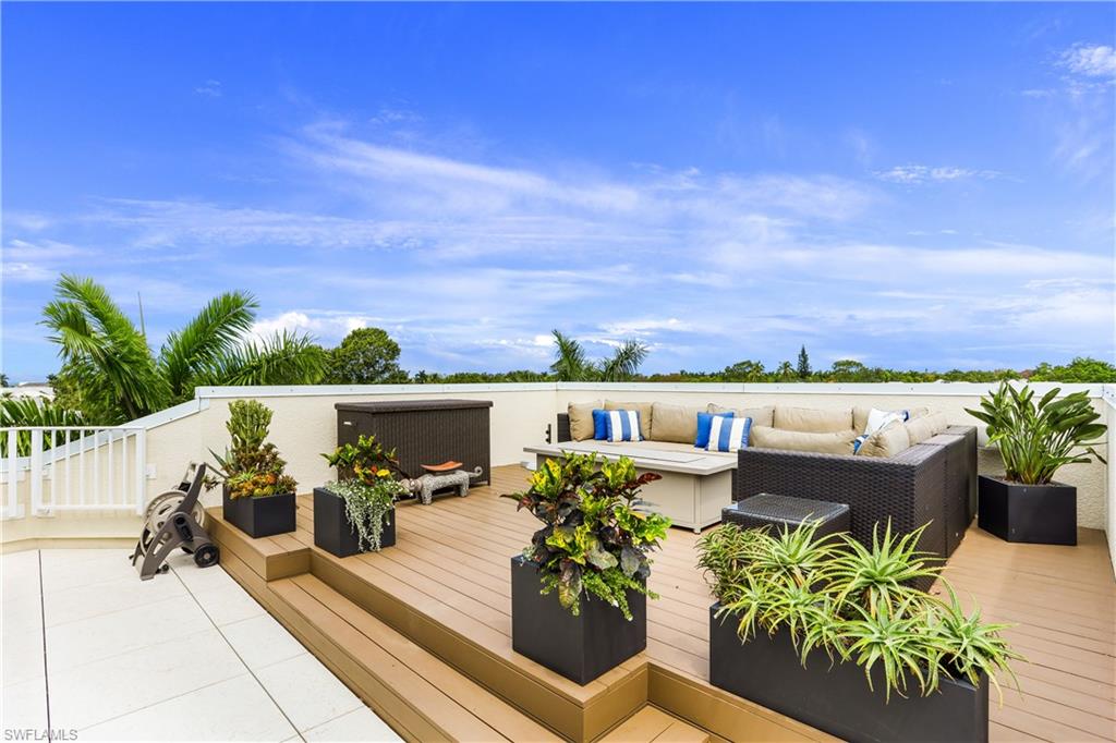 ROOFTOPS ON FOURTH - Residential