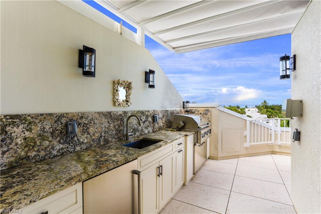 ROOFTOPS ON FOURTH - Residential