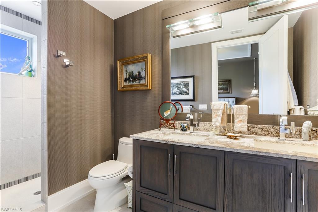 ROOFTOPS ON FOURTH - Residential