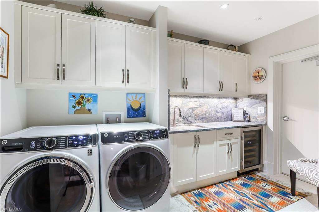 ROOFTOPS ON FOURTH - Residential