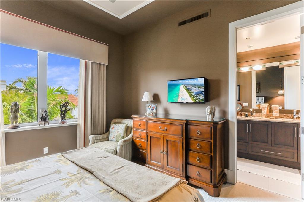 ROOFTOPS ON FOURTH - Residential