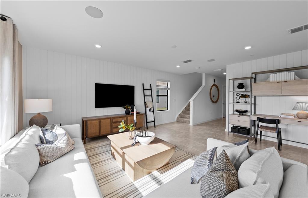 WHISPERING LAKES - Residential