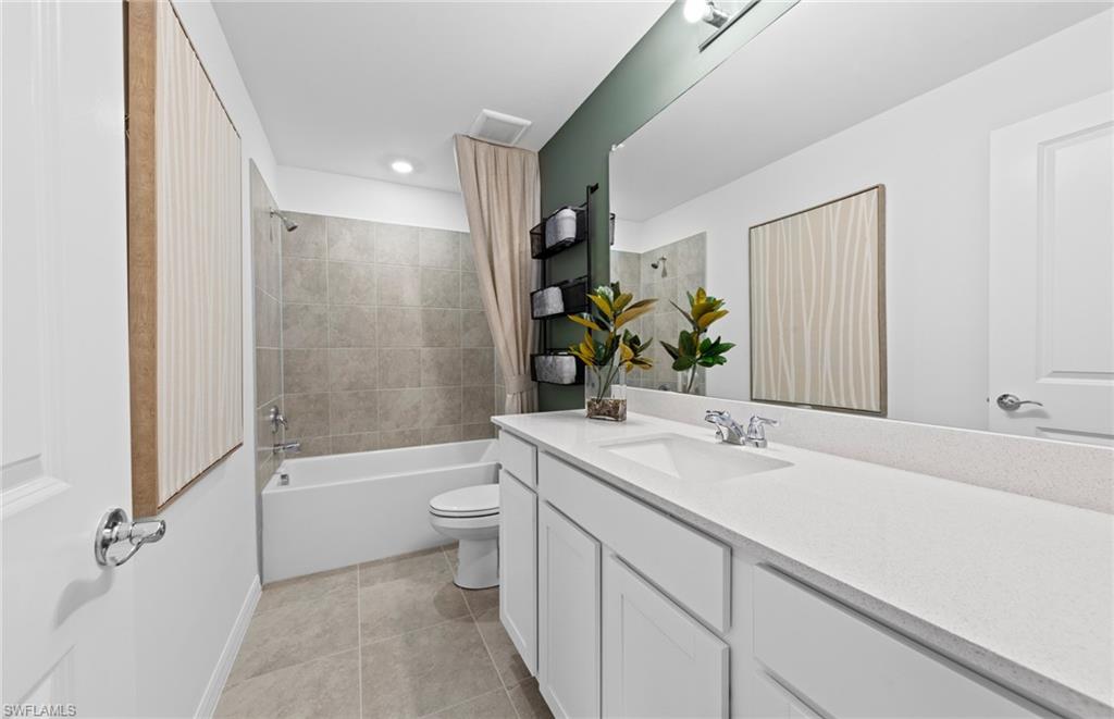 WHISPERING LAKES - Residential