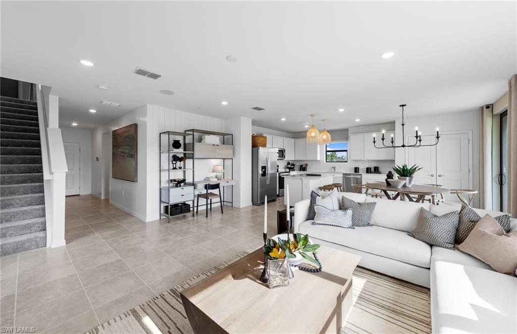 WHISPERING LAKES - Residential